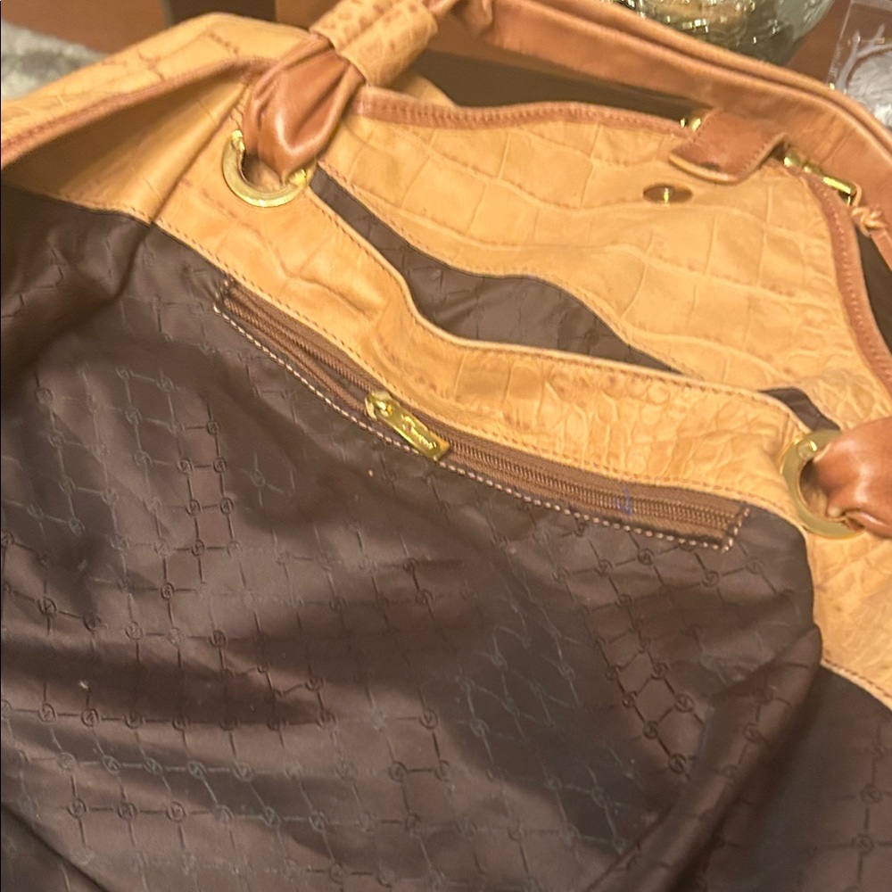Elegant Tan Croc-Embossed leather Hobo Bag - Picture 7 of 13